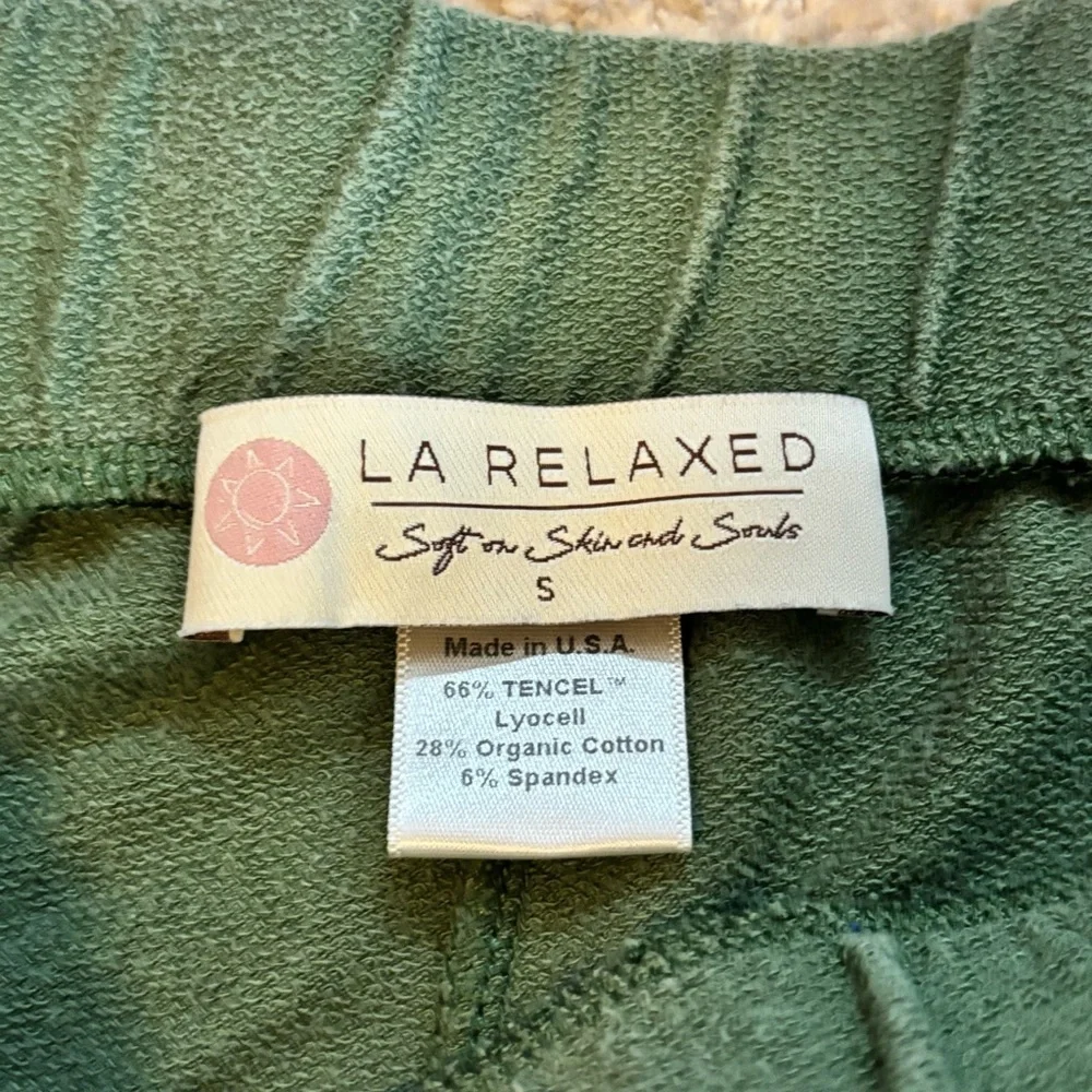 LA Relaxed Green Tencel Shorts - size S​​ - Picture 5 of 9